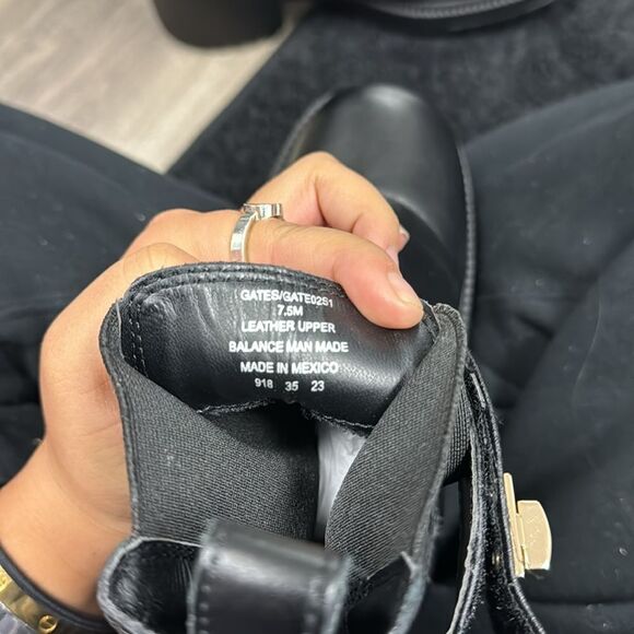 New Steve Madden Women's Gates Buckle-Detailed Lug-Sole Booties Size 7.5 - Picture 8 of 9